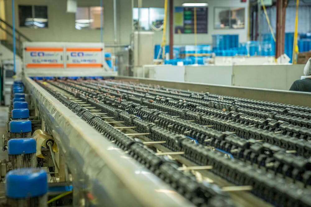 How Metal Conveyor Belt Systems Improve Material Handling