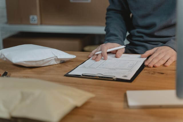 The Hidden Costs Of Manual Parcel Tracking In Businesses