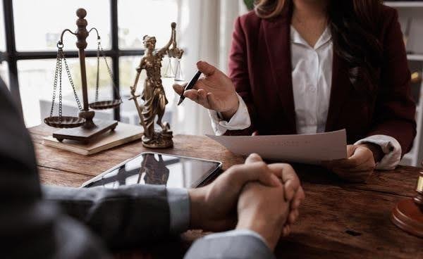 When to Hire a Phoenix Business Disputes Lawyer